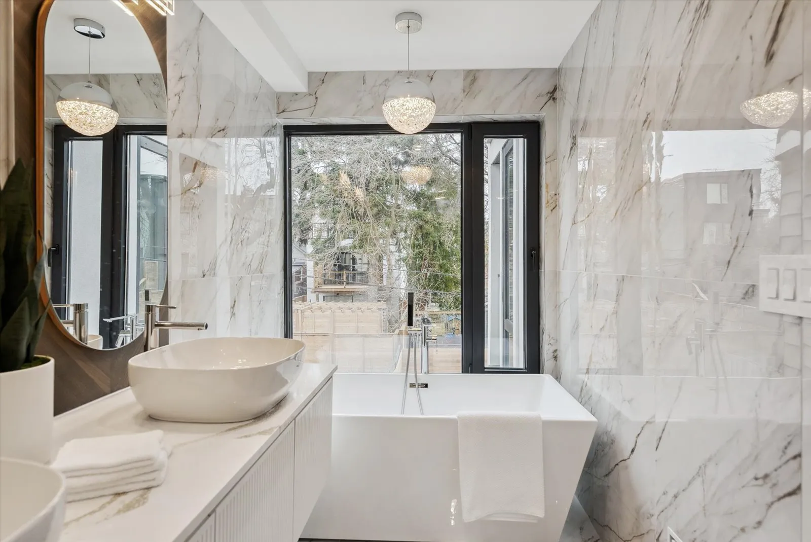 Smart Reach-In Closet Organization Systems