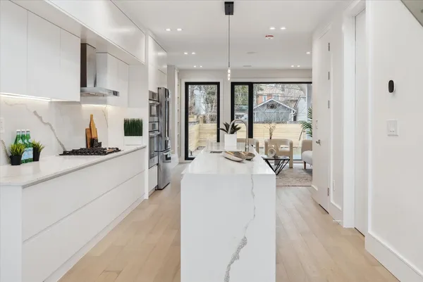 Built-in wardrobe white modern bedroom Toronto