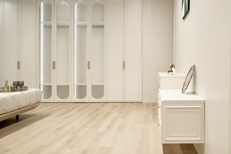 Walk‑In & Reach‑In Closets