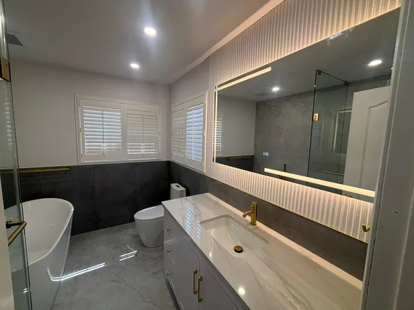 Modern bathroom renovation ambient lighting Mississauga